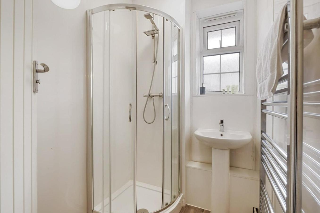 The Serene 2-Bedroom Flat W Free Street Parking Саттон Екстер'єр фото